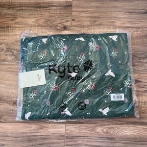 NIB Kyte Baby blanket in mistletoe